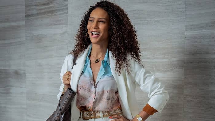 Nos bastidores, a Globo atribui a Taís Araújo parte do faturamento recorde de #ValeTudo, que já ultrapassou os R$ 200 milhões, tornando-se a novela mais lucrativa da história da emissora. A Atriz é hoje o rosto de dez marcas que também anunciam na novela, com contratos de longa