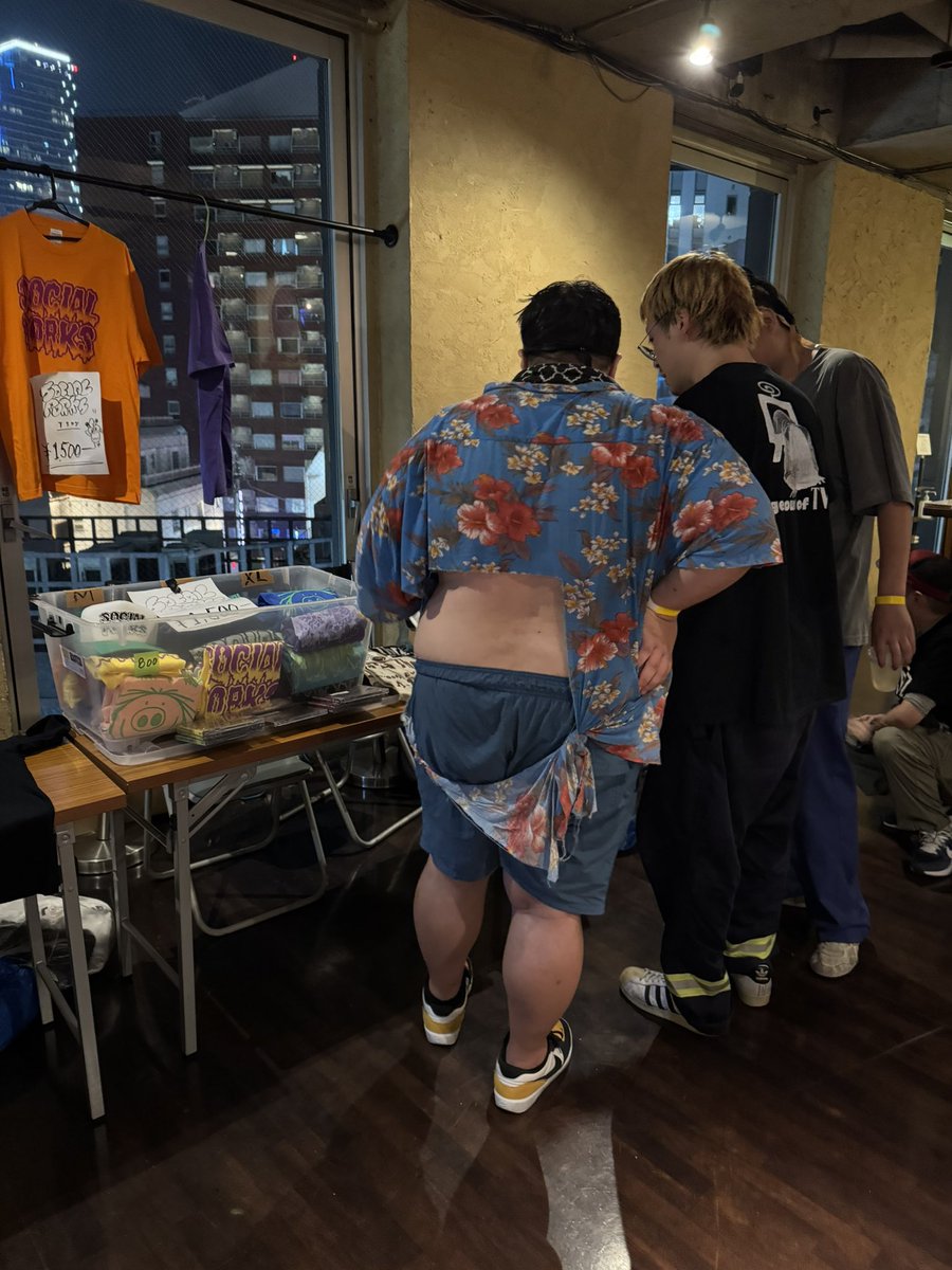 小METEO、地獄の体育祭。特にモッシュしてなかったけど足パンパン。fucker × やっほー、テレビ大陸音頭 × fOUL、penisboys × 高倉健、マダムロス × ニーハオ!!!!、slight slappers × social porks。全部最高だっー。楽しすぎてあんまり写真撮れてないなーって思ったら全部ナミちゃんしか写ってないわ。