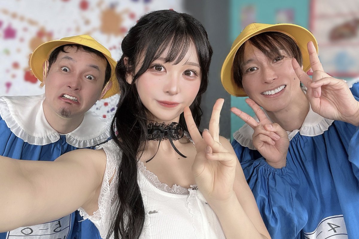 アシスタントをさせていただいている
#おとばん!!!👖🎸👠 最新話オフショット

マンスリーゲストのマシンガンズのお二人、
西堀さん滝沢さんと3ショット撮らせていただきました🐥🌷

📺https://t.co/IqIhr7tZqr(過去回含めここから見れるよ◎)

今回はいつも以上にみなさんハードにトレーニングされていました💪!笑
そして中国茶はオトナすぎてなんだか背筋が伸びました..✨🍵

是非まったりご覧ください！😌
トレーニングもマネしてみてね♡!!!