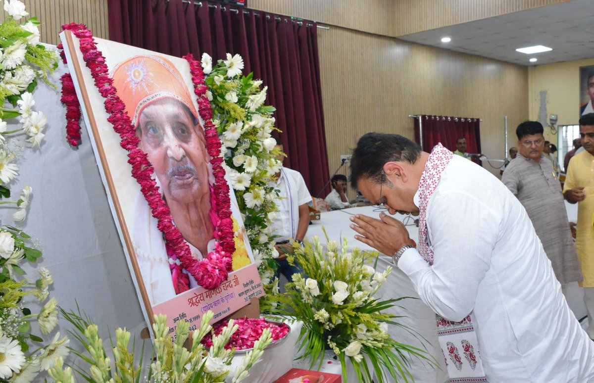 BhajanlalBjp's tweet photo. माँ भारती के अनन्य उपासक, राष्ट्रीय स्वयंसेवक संघ के वरिष्ठ प्रचारक व पाथेय कण के संरक्षक श्री माणकचंद जी के देहावसान उपरांत आज जयपुर स्थित अंबाबाड़ी में श्रद्धांजलि सभा में दिवंगत पुण्यात्मा को श्रद्धांजलि अर्पित की। https://t.co/XJWc1zo4BZ