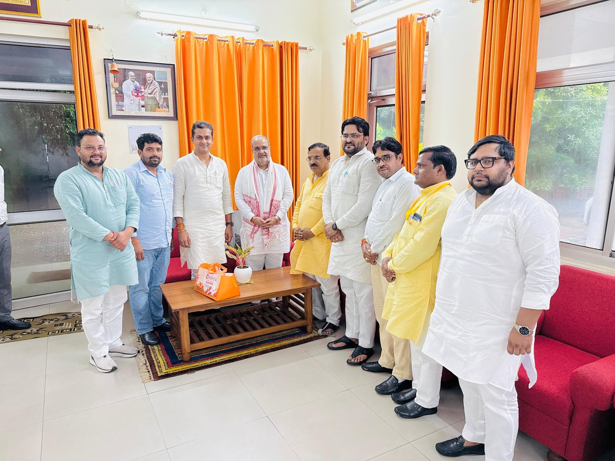 Abhishek Sharma (@iabhishek4bjp) on Twitter photo आज लखनऊ स्थित आवास पर @bjp4up के यशस्वी प्रदेश अध्यक्ष श्री <a href="/bhupendrasingh/">Bhupendra Chauhan</a> जी भाईसाहब से टीम के साथ शिष्टाचार भेंट के साथ आशीर्वाद प्राप्त कर संगठनात्मक विषयों पर संवाद का अवसर प्राप्त हुआ।
यह भेंट एक प्रेरणादायक अनुभव रही, जिसमें संगठन की मजबूती, कार्यकर्ताओं की भूमिका और आने आज लखनऊ स्थित आवास पर @bjp4up के यशस्वी प्रदेश अध्यक्ष श्री <a href="/bhupendrasingh/">Bhupendra Chauhan</a> जी भाईसाहब से टीम के साथ शिष्टाचार भेंट के साथ आशीर्वाद प्राप्त कर संगठनात्मक विषयों पर संवाद का अवसर प्राप्त हुआ।
यह भेंट एक प्रेरणादायक अनुभव रही, जिसमें संगठन की मजबूती, कार्यकर्ताओं की भूमिका और आने