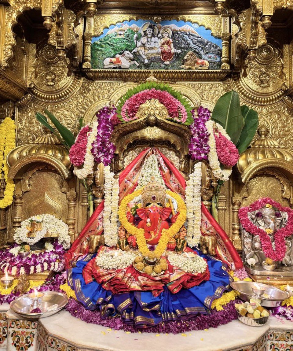 GloryofGanesha's tweet photo. 🙏 🌹💐🍃श्री गणेशाय नमः 🍃💐🌹🙏
श्री सिद्धिविनायक #मुंबई चा राजा प्रातःकालीन आरती श्रृंगार दर्शन।
Shri Siddhivinayak #Mumbai cha Raja Pratakalin Aarti Shringar Darshan.
०३ अगस्त २०२५, रविवार , श्रावण शुक्ल #दशमी
03 August 2025, Sunday, Saawan Shukl #Dashmi https://t.co/cm1wHHRj3X
