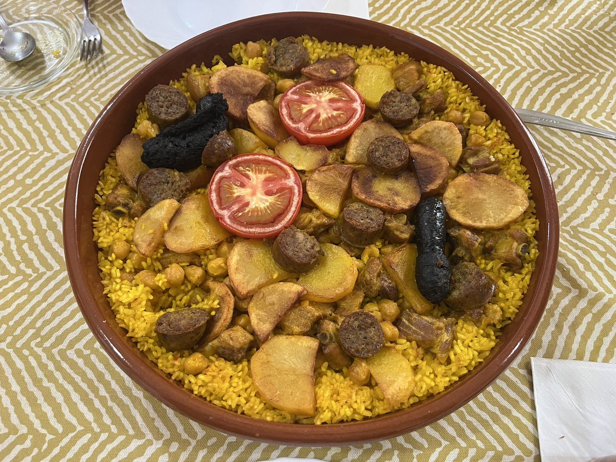 Hem fet una setmana a Londres, i bé.

Però en arribar a Carlet, Amparo mos ha fet este arròs el forn per a retrobar-nos els cognoms.