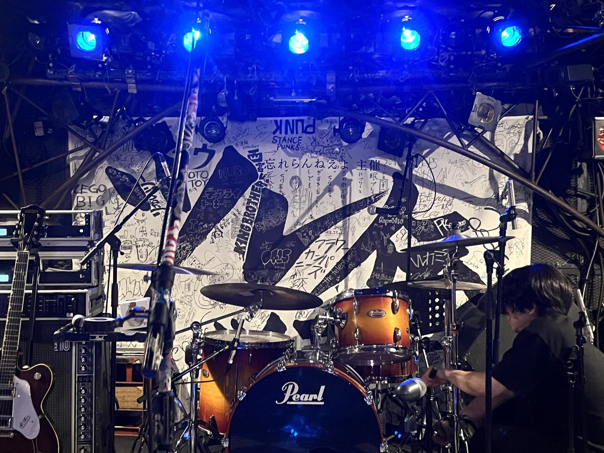 hrk7070's tweet photo. 忘れらんねえよ　ツレ伝
下北沢SHELTER

サンキュー梅ックス以来のゾンビブルースとか久々の曲か多くて感激！
THEラブ人間も熱くてよかった！
見たことある人やなー、と思ってたら、まさかの中野ミホさんがいてびっくり！

もちろん帰りは松屋でぼっち飯で😃 https://t.co/WGlSwNYI72