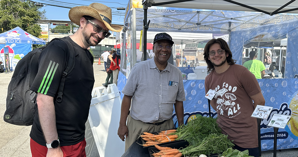 Meet us at the Market! The SES Urban Ag team loves connecting with neighbors at the Edgewater Monday Market. Stop by to learn how students produce sustainably grown food on campus and pick up fresh, local veggies for yourself! 3 pm to 7 pm, Mondays, at Thorndale and Broadway.