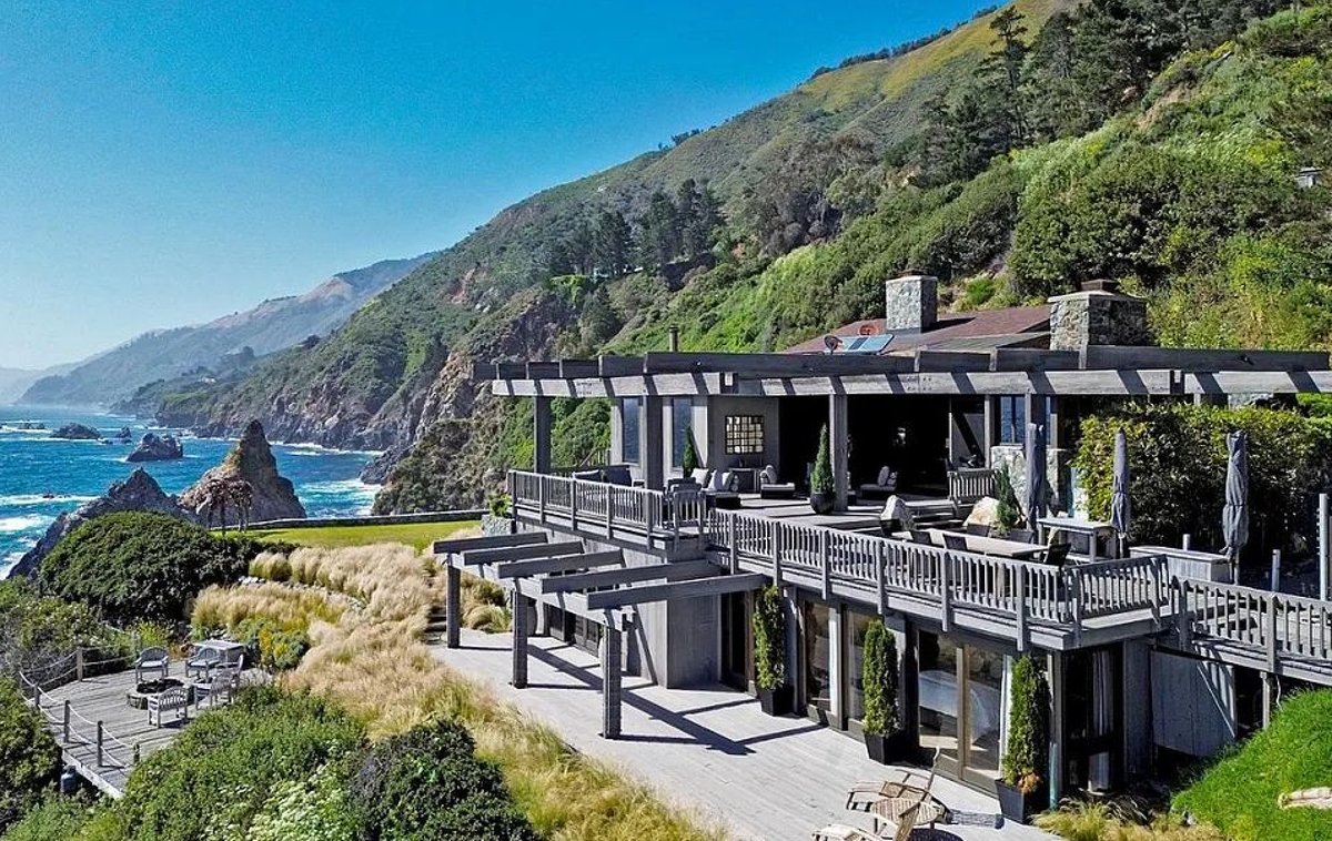 funimag's tweet image. For sale a $21,500,000 private residence at Big Sur, California with, of course, a private inclined lift to access the main house over Pacific Ocean  🇺🇸 🚞💰 
#funicular #inclinedlift #BigSur #Highway1 #California #USA #PacificOcean