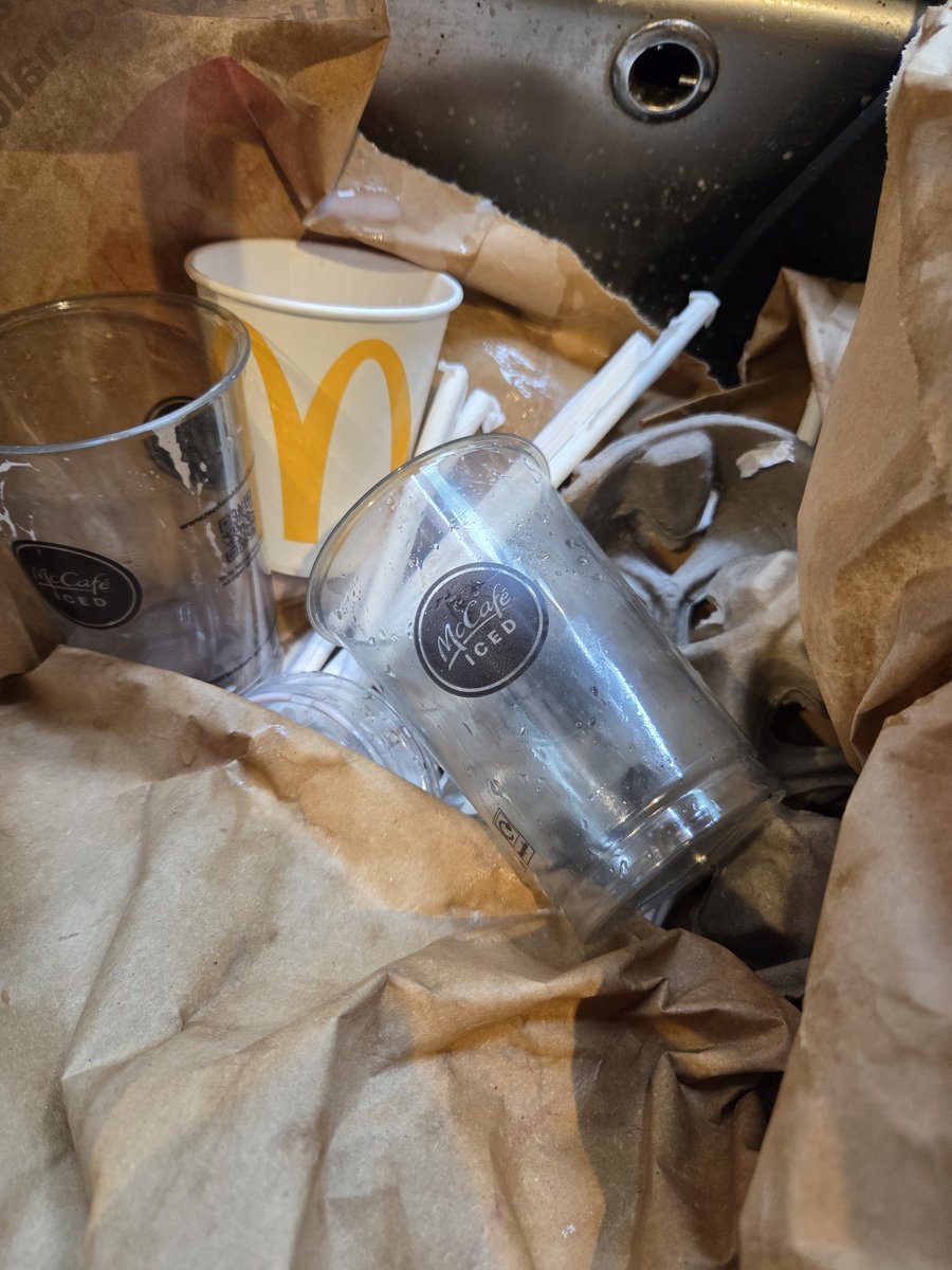 James_Proctor87's tweet photo. @McDonaldsUK order delivered with drinks like this @ubereats refuses to resolve, am now coming to you before I have to go to issuing bank which I don't really want to do #poorcustomerservice https://t.co/2UMkuA32KB