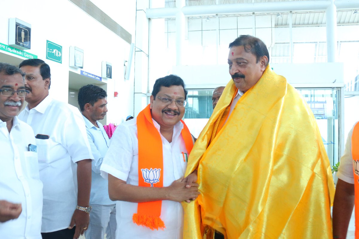 Venkatesan_MLA (Modi Ka Parivar) (@venkatesan_mla_) on Twitter photo இன்று #புதுச்சேரி வருகை தந்த புதுச்சேரி பாரதிய ஜனதா கட்சி மாநில பொறுப்பாளர் திரு. <a href="/BlrNirmal/">Nirmal Kumar Surana</a>
அவர்களை வரவேற்றபோது.
<a href="/BJP4India/">BJP</a> <a href="/BJP4Puducherry/">BJP Puducherry</a> இன்று #புதுச்சேரி வருகை தந்த புதுச்சேரி பாரதிய ஜனதா கட்சி மாநில பொறுப்பாளர் திரு. <a href="/BlrNirmal/">Nirmal Kumar Surana</a>
அவர்களை வரவேற்றபோது.
<a href="/BJP4India/">BJP</a> <a href="/BJP4Puducherry/">BJP Puducherry</a>