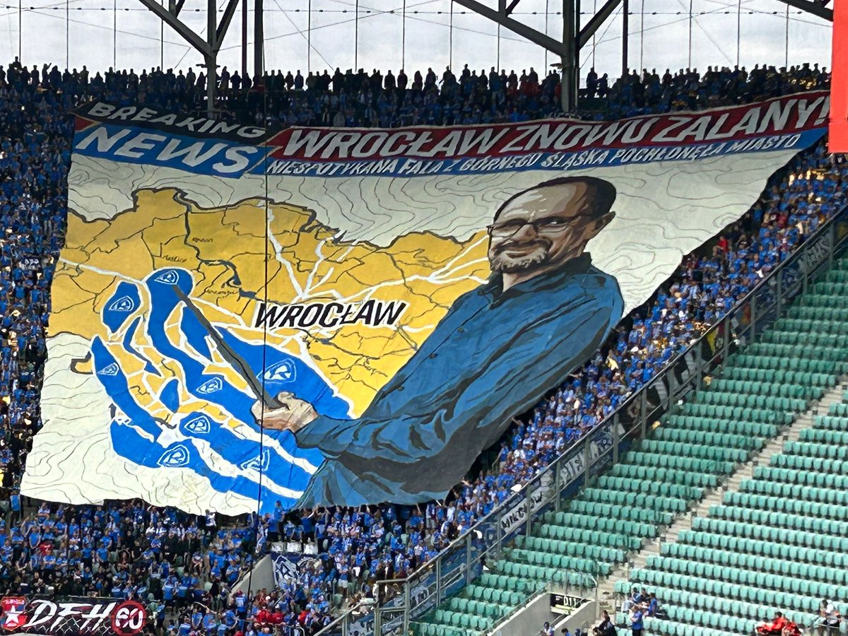 EPrzemyslenia's tweet photo. Oprawa kibiców @RuchChorzow1920
#SLARCH https://t.co/mw9j2hHC6g