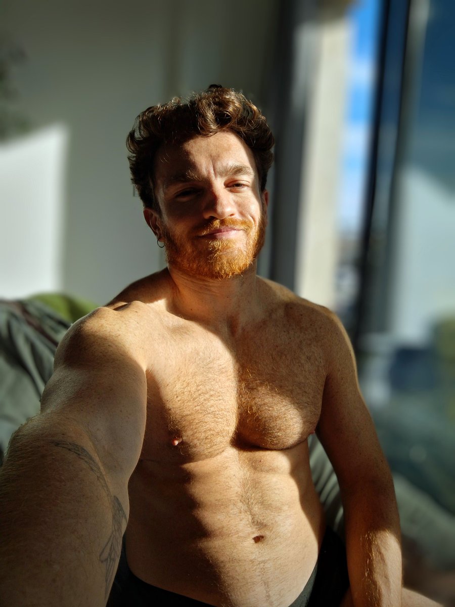 J Ginger tweet media