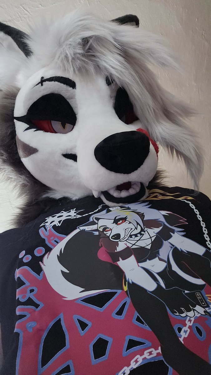 You guys should check out <a href="/TaruApparel/">TARU Fursuits 🔜 GoldenHorn</a>... no reason😇