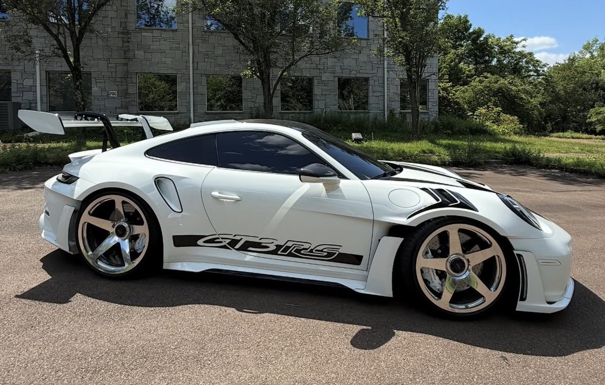 PorscheCIub's tweet photo. Modified 992 GT3 RS https://t.co/u73wB4jADZ
