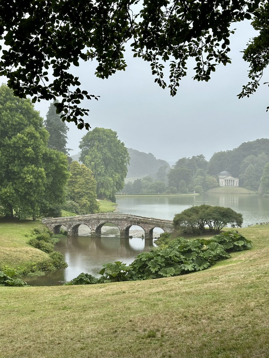 緑に囲まれたイギリスの田舎。
まるでファンタジーの世界に迷い込んだような気分になります。

#田舎　#夏　#イギリス