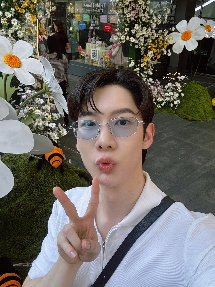 Happy Birthday, my KVP 🎂 
May this year wrap you in love, warmth, and all the good things you deserve.
So proud of how you’ve grown.
Thank you for never giving up.
No matter how far you go, I’m still right here — and still loving you just the same 💚

#kavinkvp #HappyKVPDay2025