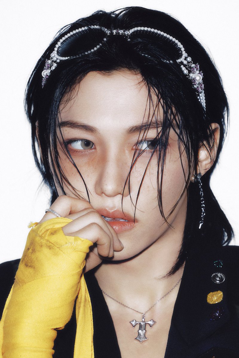 THE FACE CARDS GO CRAZY