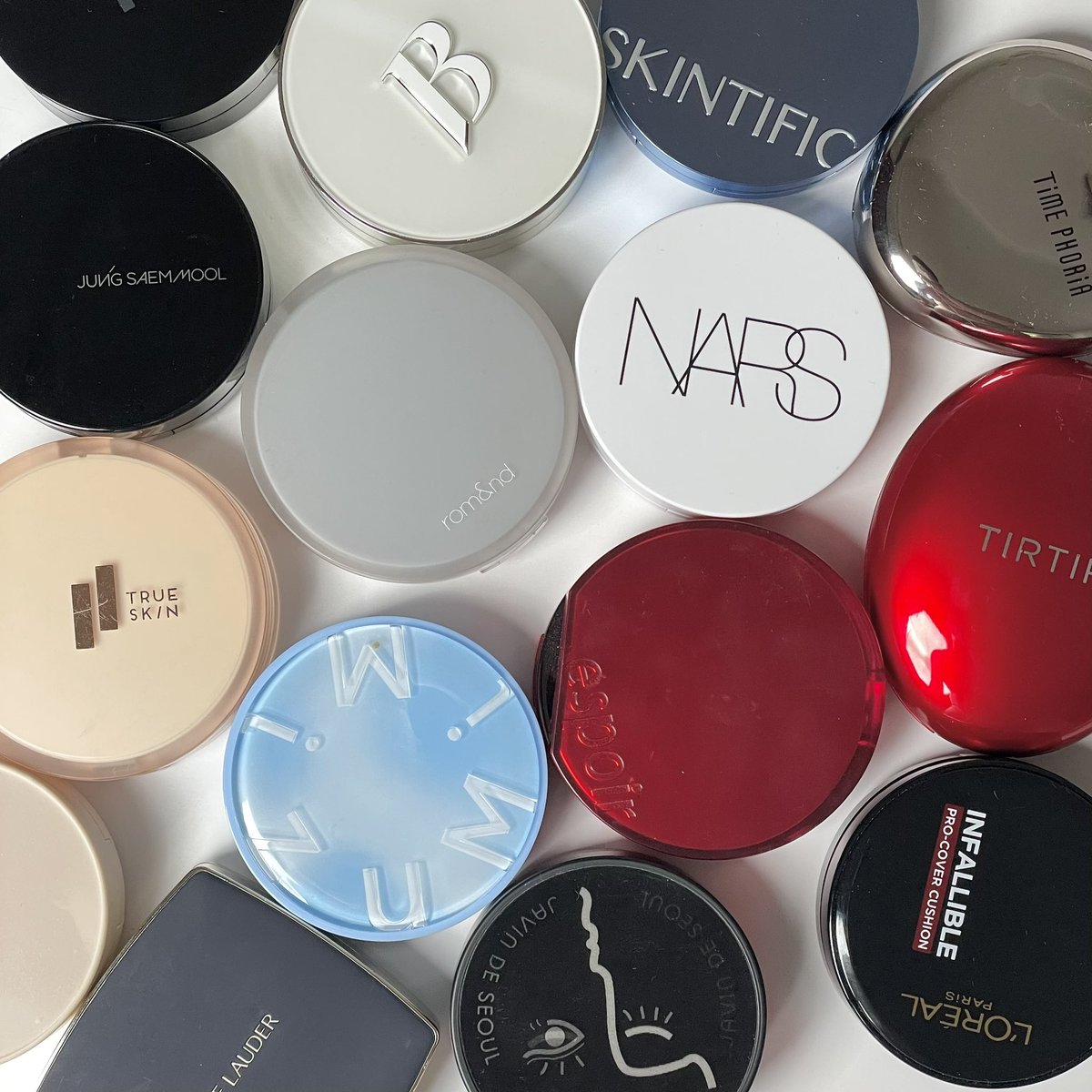 jjdoesitwork's tweet image. เธรดรวมรองพื้น คุชชั่น 25 ตัวจาก 100 กว่าตัว คัดตัวที่เด่นเรื่องความติดทน เกาะผิวโคตรดีแบบเอาอากาศเมืองไทยอยู่ ไม่หยา ไม่หยือ รีวิวแบบละเอียดทุกตัวในเธรดนะ