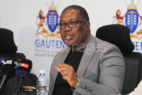 Gallo_Editorial's tweet image. 🗞️ Gauteng Premier Releases Forensic Reports and Reshuffles Heads Of Departments.

👉 tinyurl.com/2ydj7tyk

🗣️ @GautengProvince @Lesufi #GautengPremier #ForensicReports #Reshuffles #HeadsOfDepartments

📷 Fani Mahuntsi