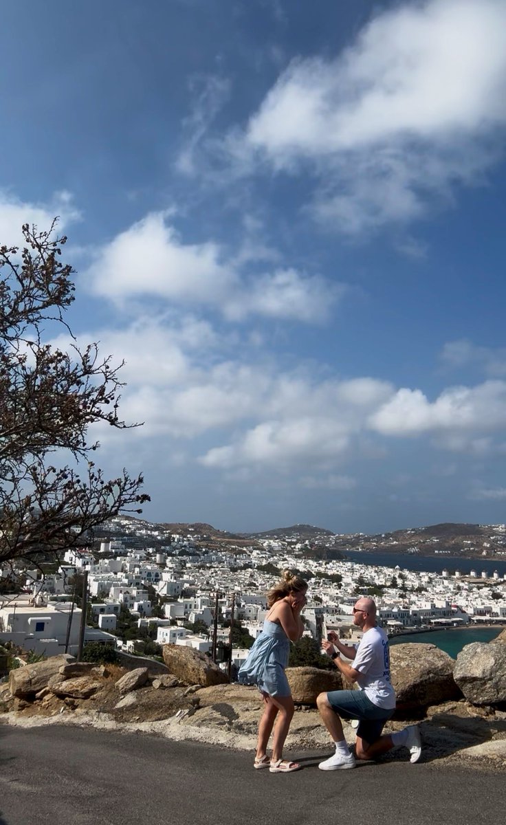 xMewess's tweet image. 02/08/25 - 💍

Me &amp;amp; @rachelgracexxx are getting married!🥰