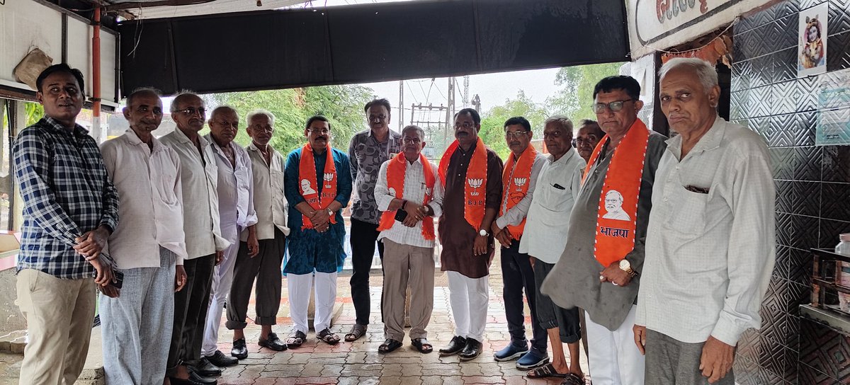Hareshbhai Vala मोदी का परिवार (@hareshbhaivala2) on Twitter photo ખજૂર હડમતિયા ગામ માં ૮૭ વિસાવદર વિધાનસભાના ઉમેદવાર શ્રી કીરીટભાઈ પટેલના સમર્થનમાં ભાવનગરથી આવેલા પ્રતિનિધિગણ અને સંગઠનના હોદ્દેદારોએ ડોર ટુ ડોર મુલાકાત કરી
 ગામના દરેક ઘરે પહોંચી કીરીટભાઈ પટેલ માટે જનસંપર્ક સાધી રહ્યા છે.
#વિસાવદર #ખજૂરહડમતિયા #કીરીટભાઈપટેલ #જનસંપર્ક #ડોરટૂડોર ખજૂર હડમતિયા ગામ માં ૮૭ વિસાવદર વિધાનસભાના ઉમેદવાર શ્રી કીરીટભાઈ પટેલના સમર્થનમાં ભાવનગરથી આવેલા પ્રતિનિધિગણ અને સંગઠનના હોદ્દેદારોએ ડોર ટુ ડોર મુલાકાત કરી
 ગામના દરેક ઘરે પહોંચી કીરીટભાઈ પટેલ માટે જનસંપર્ક સાધી રહ્યા છે.
#વિસાવદર #ખજૂરહડમતિયા #કીરીટભાઈપટેલ #જનસંપર્ક #ડોરટૂડોર