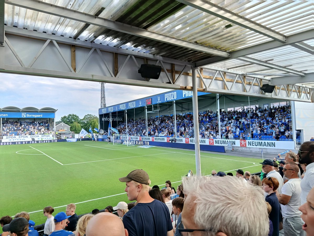 A Friday evening treat in Sarpsborg. Another compact stadium, more good travelling support and four goals including a late leveller from the home side 😍⚽🇳🇴
⚽ Sarpsborg 08 v Rosenborg BK
🏆 Eliteserien🇳🇴 
🏟️ Sarpsborg Stadion
💶 240NØK (21€)
📆 18.07.25
👥 5,339