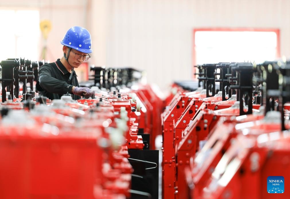 PDOAUS's tweet image. A worker assembles components at the #cotton #harvester #manufacturing workshop of #Xinjiang Boshiran Intelligent Agricultural Machinery Co., Ltd. in #Wusu City, northwest #China's Xinjiang #Uygur Autonomous Region.
en.people.cn/n3/2025/0731/c…