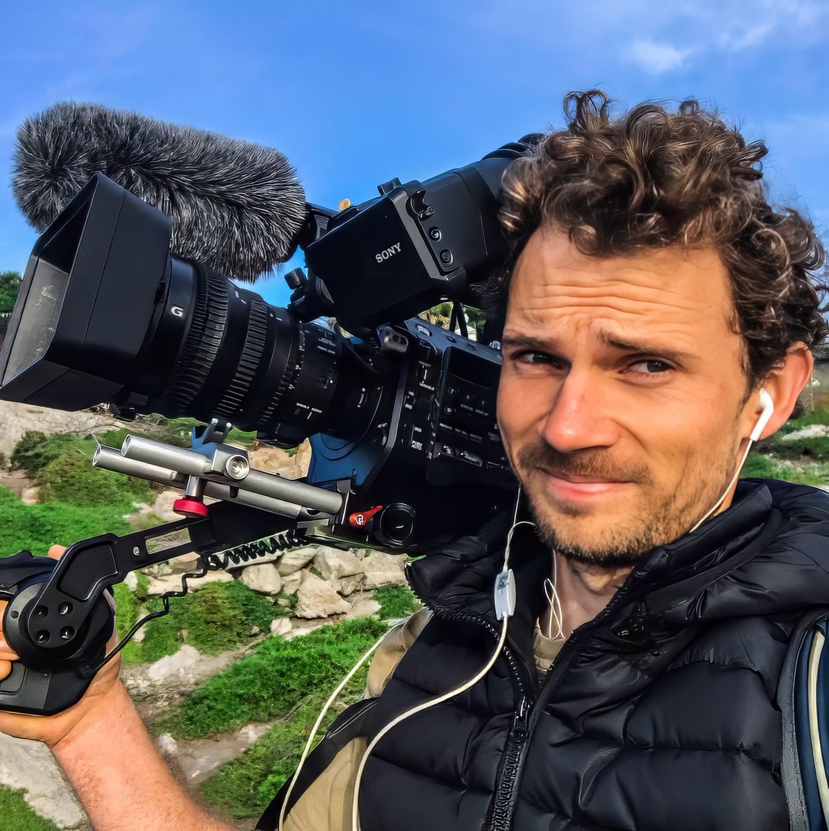 Wildlife filmmaker &amp; editor based in Ecuador &amp; the UK. I help conservation groups, NGOs, &amp; eco-travel brands tell powerful stories through beautiful, engaging video. Reliable, creative, &amp; passionate. Let’s bring your project to life. 
#filmmaker #wildlifefilmmaker #videoeditor