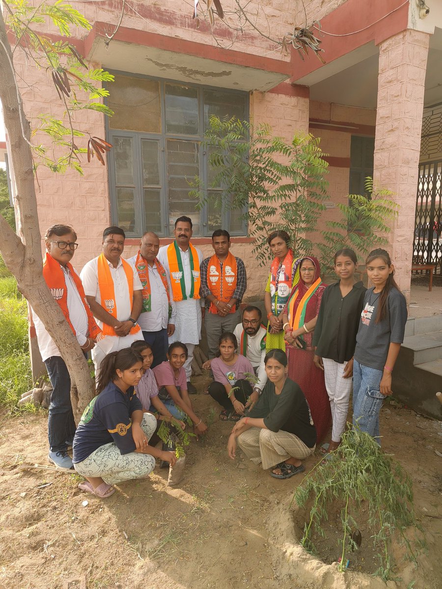 gssjalore's tweet image. @BJP4Jalore  के जिलाध्यक्ष आदरणीय श्री जसराज जी राजपुरोहित के निर्देशन में आज राजकीय आदर्श वीरमदेव बालिका छात्रावास, जालोर में भाजपा जालोर की नवगठित जिला कार्यकारिणी के पदाधिकारियों के साथ पौधारोपण किया गया।
#gssjalore