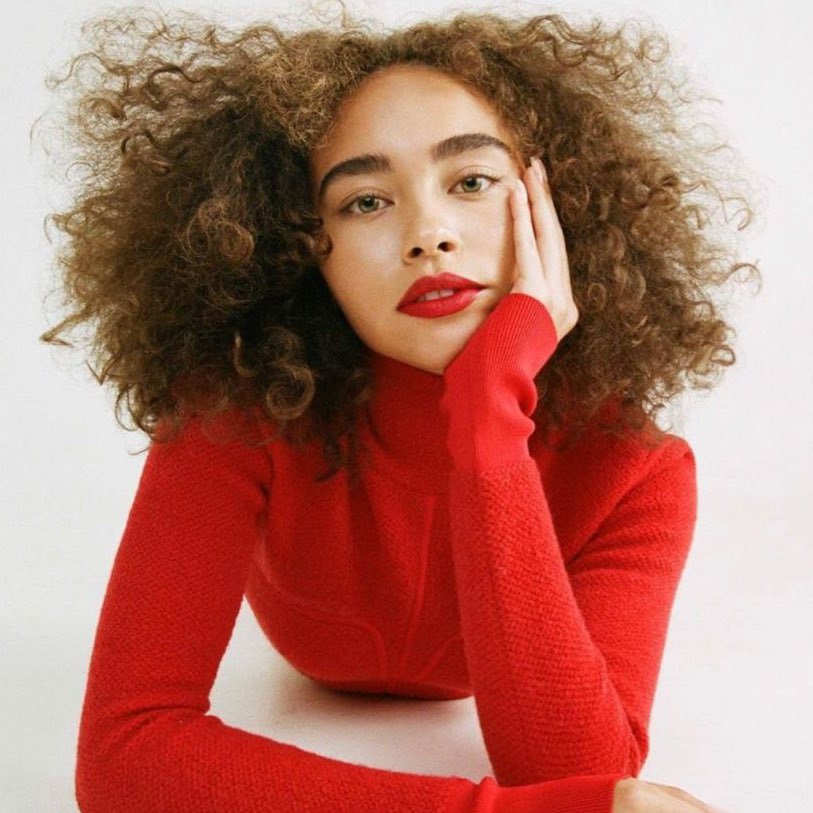 bailey bass - 22 anos

a atriz em ascensão bailey bass, tem 1,65 e faz parte da franquia de sucesso “avatar” e ao interpretar a claudia em “entrevista com o vampiro”.