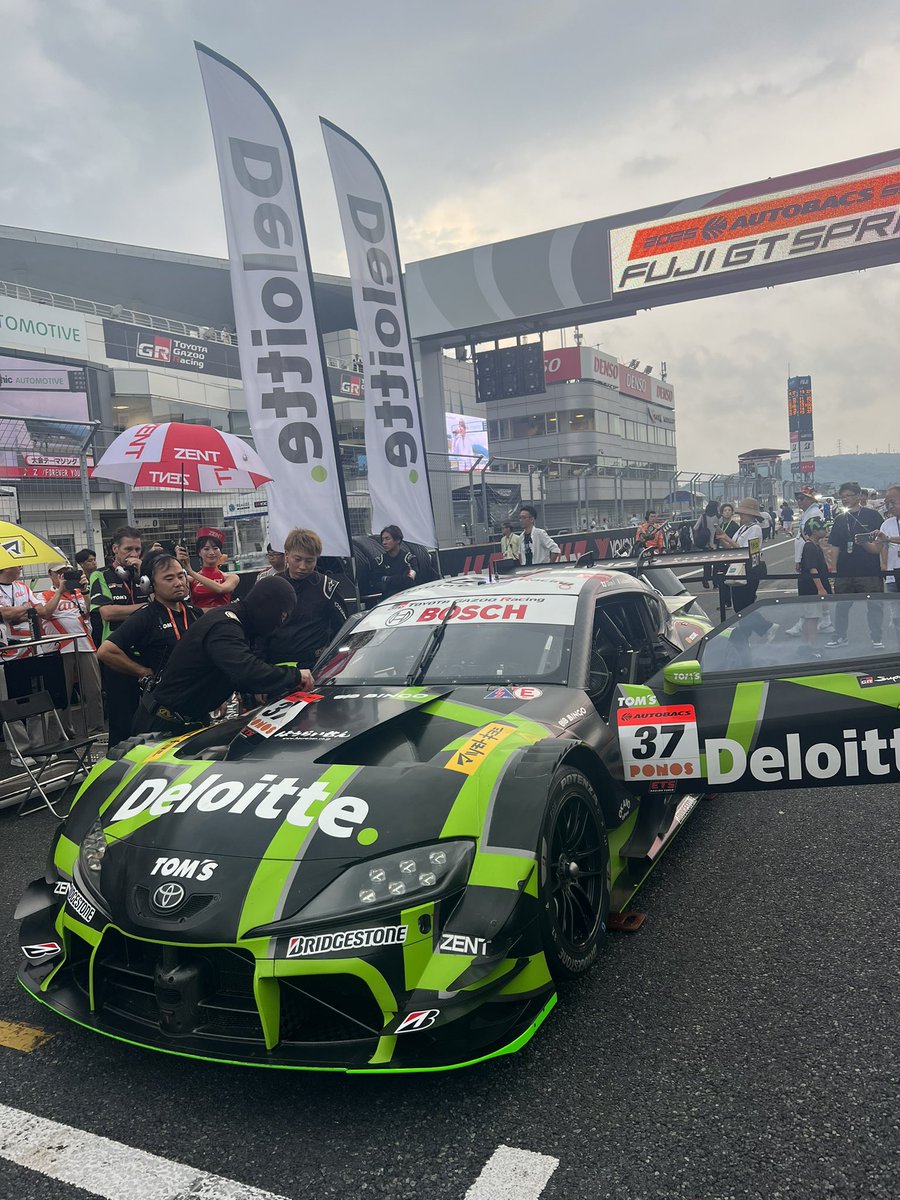 今日のレースはペナルティもあり、最下位からのスタート…でもジュリアーノも頑張ってオーバーテイクして7位まで挽回できました！
長い1日、皆さん暑い中応援ありがとうございました。
そして14号者の皆さん、おめでとうございました！
#supergt 
#ToyotaGazooRacing
#TomsRacing