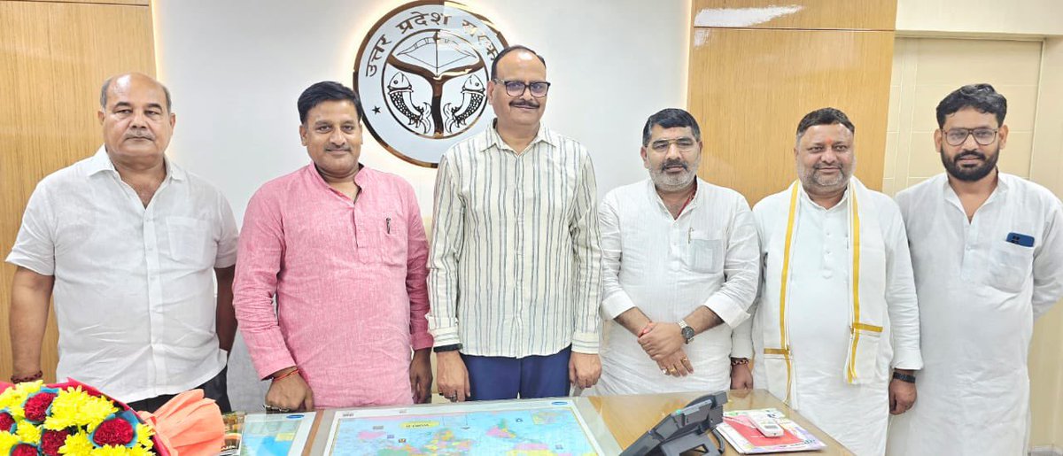 Sahjanandraibjp (@sahjanandraibjp) on Twitter photo उत्तर प्रदेश सरकार के मा० उप मुख्यमंत्री श्री ब्रजेश पाठक जी से उनके आवास पर शिष्टाचार भेंटकर कुशलक्षेम जाना।
<a href="/brajeshpathakup/">Brajesh Pathak</a> उत्तर प्रदेश सरकार के मा० उप मुख्यमंत्री श्री ब्रजेश पाठक जी से उनके आवास पर शिष्टाचार भेंटकर कुशलक्षेम जाना।
<a href="/brajeshpathakup/">Brajesh Pathak</a>