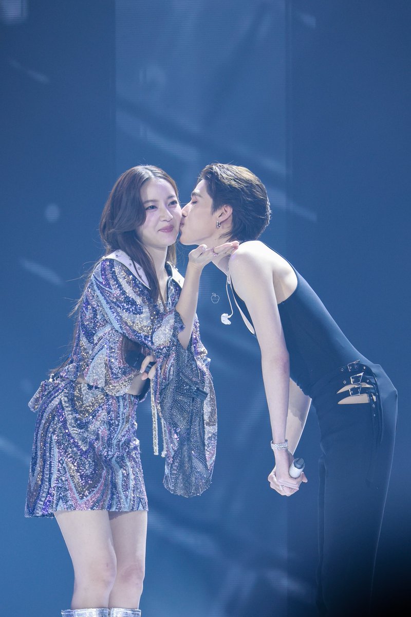 เปิดตัว 'ผัวสาวของพี่อิ้งค์' 

#InkWaruntorn10YearsConcert_D2
#PPKritt #INKWARUNTORN