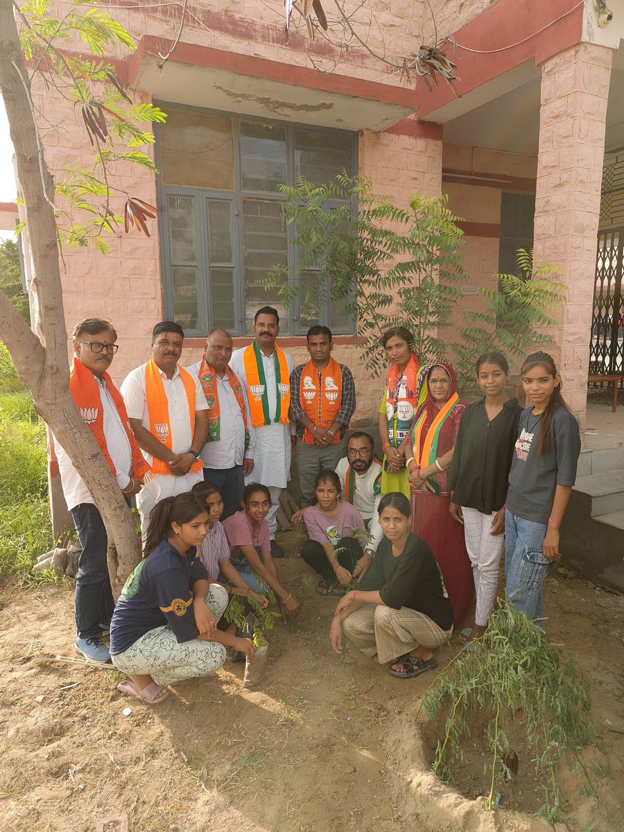 gssjalore's tweet image. @BJP4Jalore  के जिलाध्यक्ष आदरणीय श्री जसराज जी राजपुरोहित के निर्देशन में आज राजकीय आदर्श वीरमदेव बालिका छात्रावास, जालोर में भाजपा जालोर की नवगठित जिला कार्यकारिणी के पदाधिकारियों के साथ पौधारोपण किया गया।
#gssjalore