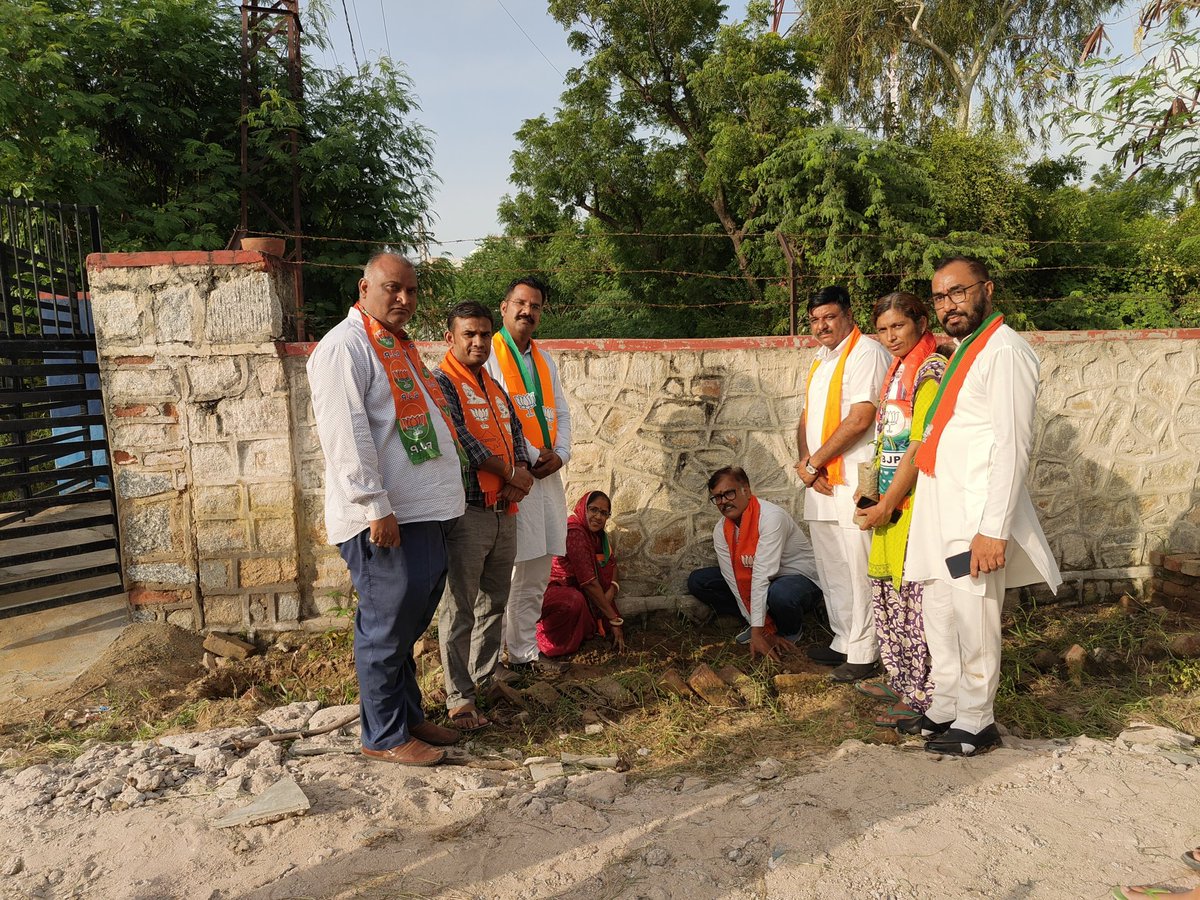 gssjalore's tweet image. @BJP4Jalore  के जिलाध्यक्ष आदरणीय श्री जसराज जी राजपुरोहित के निर्देशन में आज राजकीय आदर्श वीरमदेव बालिका छात्रावास, जालोर में भाजपा जालोर की नवगठित जिला कार्यकारिणी के पदाधिकारियों के साथ पौधारोपण किया गया।
#gssjalore