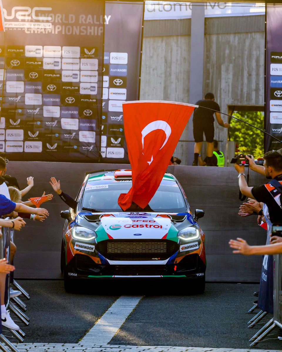 Finlandiya Rallisi’nde podyumdayız! 🇫🇮🏆

Ali Türkkan ve Oytun Albayrak ikilisi Finlandiya Rallisi’nde rüzgar gibi eserek JWRC’de 3. WRC3’te ise 2. sırada yarışı tamamlayarak podyumda yerini aldı! 

JWRC’de sıradaki hedefimiz Orta Avrupa Rallisi!🏁🚀