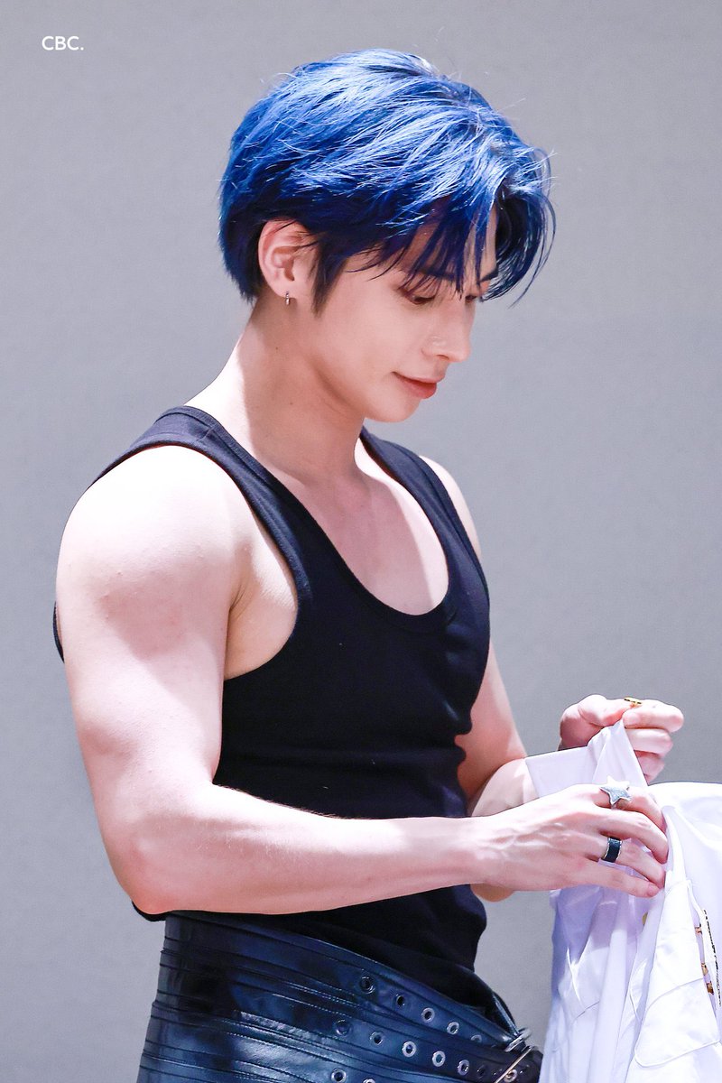 blueterrytae's tweet photo. I'm screaming https://t.co/H3GyUQS4fa