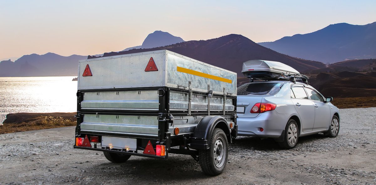 J'ai une question pour les pros du code.
Si on met une boule d'attelage à une remorque, qu'est ce qui empêche de tracter 2 remorques?
(En respectant les 18 m et le 3t5)