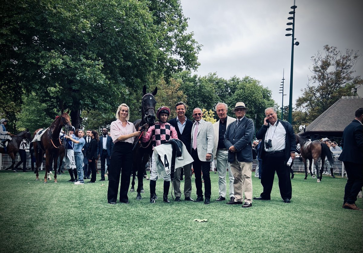 France Galop (@francegalop) on Twitter photo Kiss Melody débute brillamment à #Deauville 🏆 dans le Prix des Marettes
La fille d’Almanzor (<a href="/Haras_d_Etreham/">Haras d'Etreham</a>) brille sous l’entraînement de <a href="/MosseRacing/">Gérald Mossé Racing</a> ✨<a href="/mickaelbarzalon/">mickael barzalona</a> #BestRacing #Barriere Kiss Melody débute brillamment à #Deauville 🏆 dans le Prix des Marettes
La fille d’Almanzor (<a href="/Haras_d_Etreham/">Haras d'Etreham</a>) brille sous l’entraînement de <a href="/MosseRacing/">Gérald Mossé Racing</a> ✨<a href="/mickaelbarzalon/">mickael barzalona</a> #BestRacing #Barriere