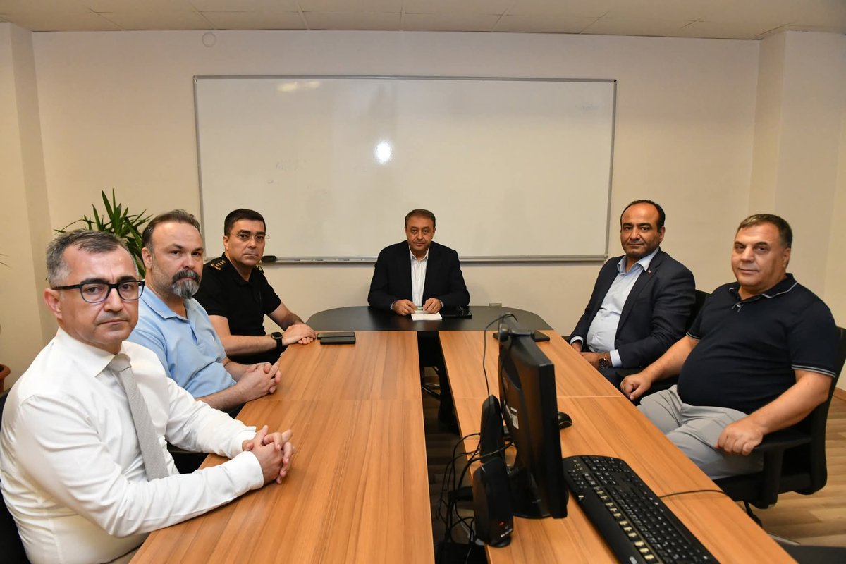 peltek_hamdi's tweet photo. Sayın Valimiz Hasan Şıldakın her daim sağlık teşkilatımızın yanında olması, bizler için büyük bir güven kaynağıdır.
Sağlıkta şiddetin son bulduğu, güvenli çalışma ortamlarının tesis edildiği bir gelecek temennisiyle; teşekkürlerimizi ve saygılarımızı arz ederiz. https://t.co/qCtKxjneRt