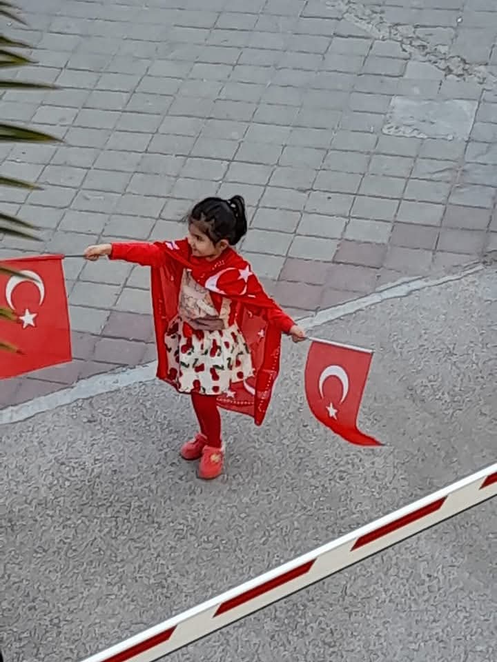 Anneciği gibi bayrağına âşık biriciğim.🥰 Vatanına, milletine, İslâm’a hayrulhalef olasın meleğim... 🤲🏻🌹