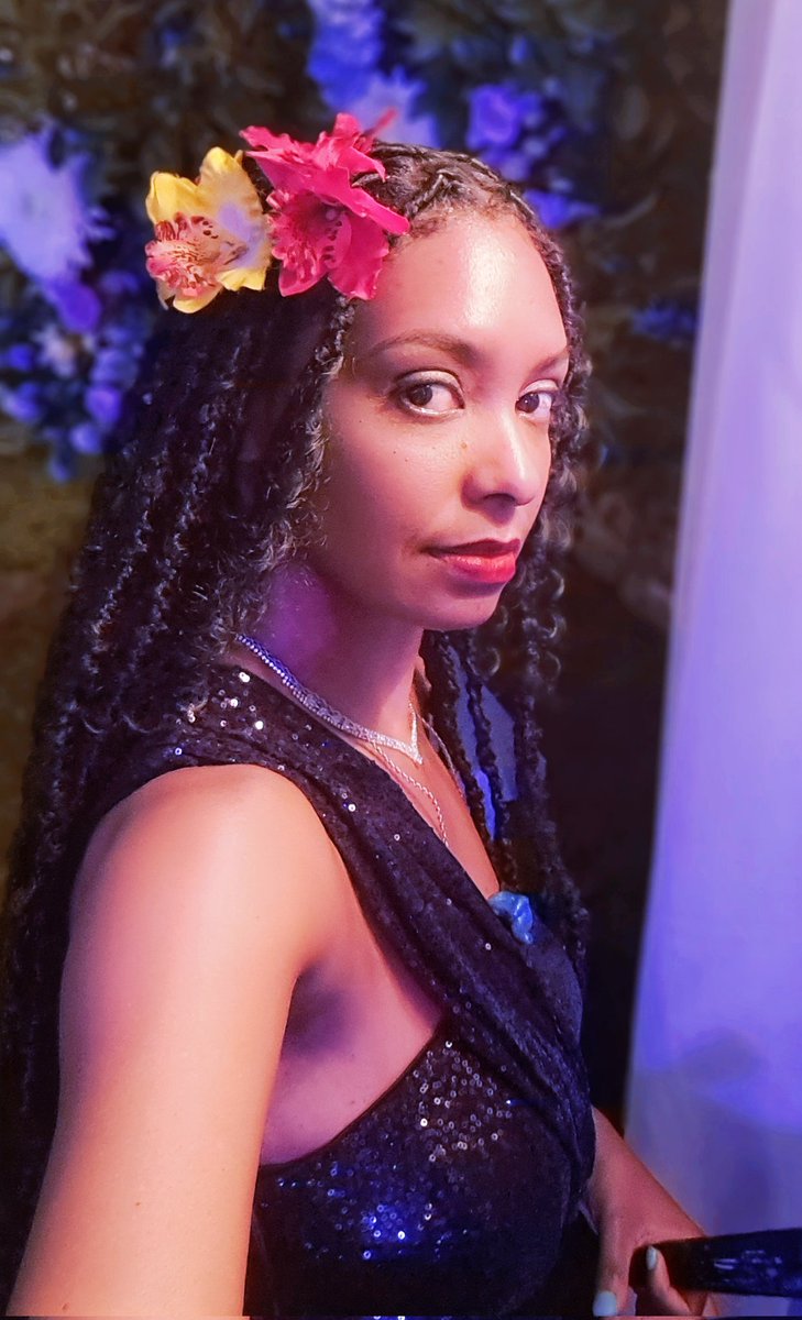 You talking to me? Lol #gig #nightlife #jessiewagner #singer #iseeyou #explore