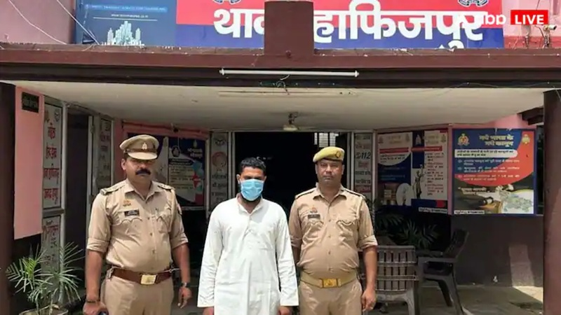 हापुड़ में मौलाना शहजाद ने 13 साल के साले के साथ कुकर्म कर ले ली जान

गुप्तांगों से निकल रहा था खून

कब्र से निकालने के बाद हुए पोस्टमार्टम में हुआ खुलासा

पुलिस ने किया गिरफ्तार

hindi.opindia.com/news-updates/h…
