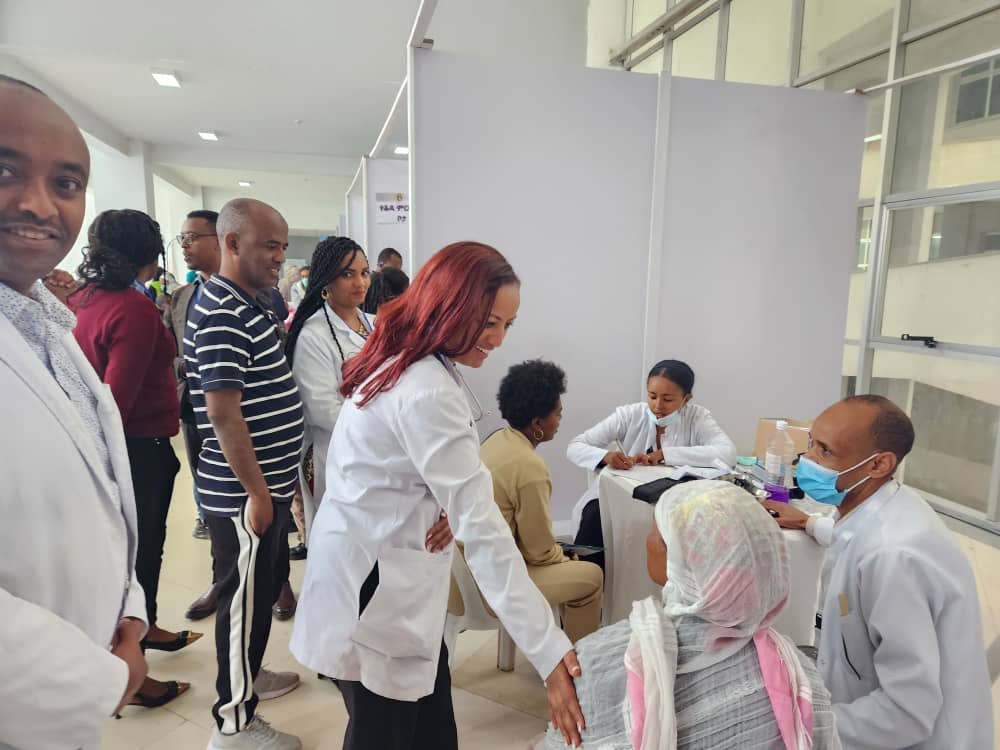 MekdesDaba's tweet photo. Sunday and Summer volunteerism 
#ክረምትበጎፍቃድ2017
@FMoHealth 
@SPHMMC_Official https://t.co/LtJuWb5Mvt