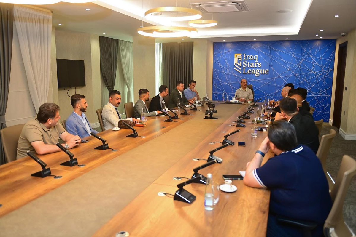 عدنان درجال :  يستقبل الرابطةَ الرسميّةَ لفريقِ ريال مدريد في العراق 🇮🇶 

وكان ايضًا متواجداً عضو المكتبِ التنفيذيّ، والمُديرِ الفنيّ كارلوس روديغيز، ومُديرِ مشروع الحلم بورخا بولتينانو.

من جهته، أكد رئيسُ الاتحاد أن الاتحادَ يسعى إلى استثمارِ هذه الروابط بالشكلِ الذي يصبُّ في