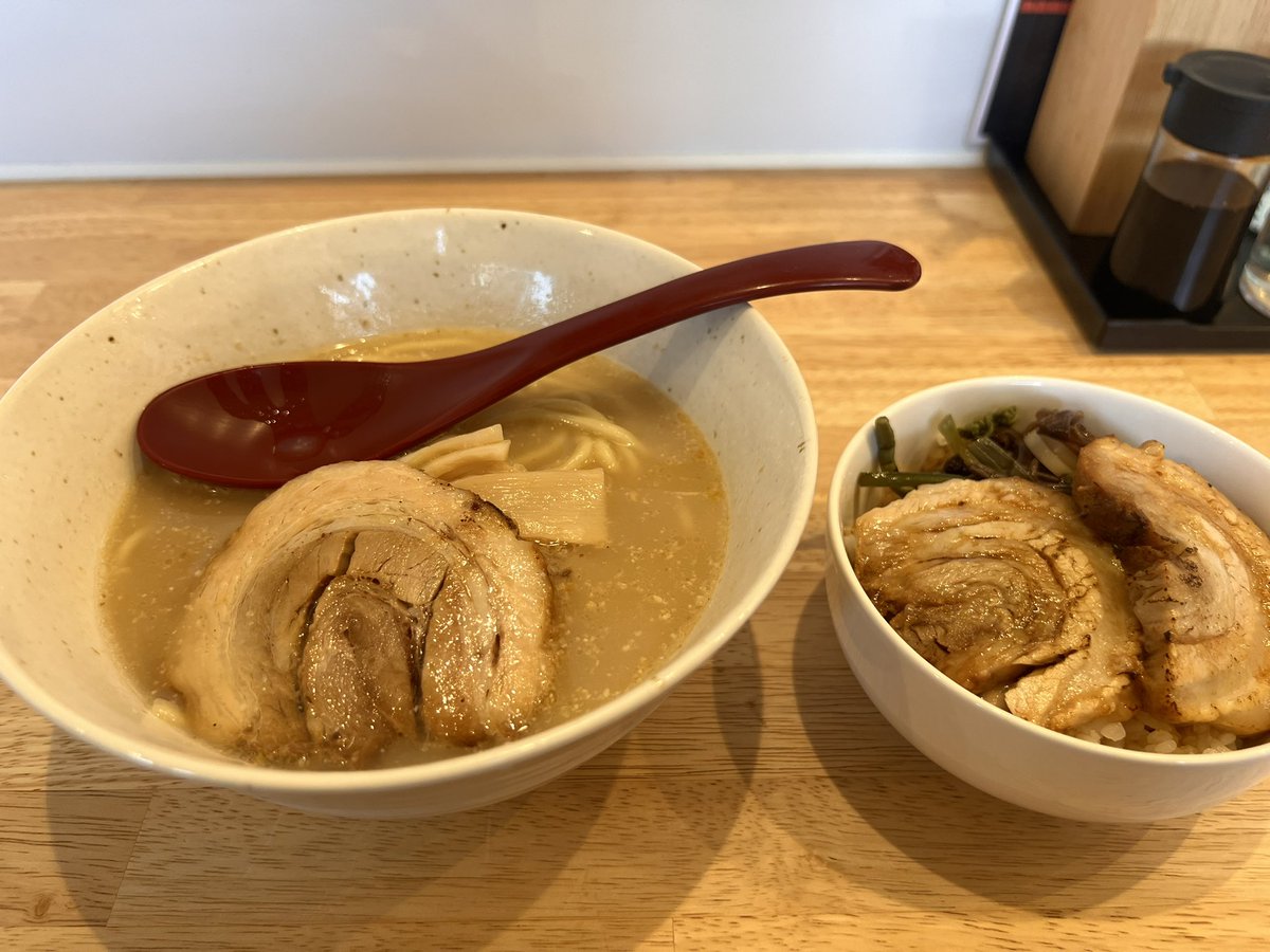 ぎんねこ🌧ྀི🥕ྀི (@_gin1622) on Twitter photo おなかすいたねー おなかすいたねー