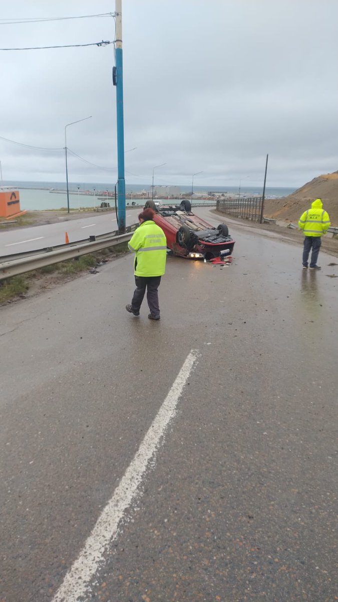 #Comodoro Joven de 18 años volcó en ruta 3-Cerro Chenque- Sin heridas de gravedad.
