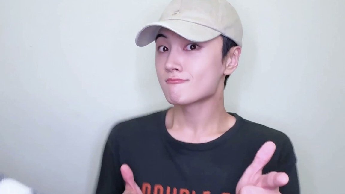 woncattos's tweet image. TRIPLE J 🐈🐈‍⬛️🐕