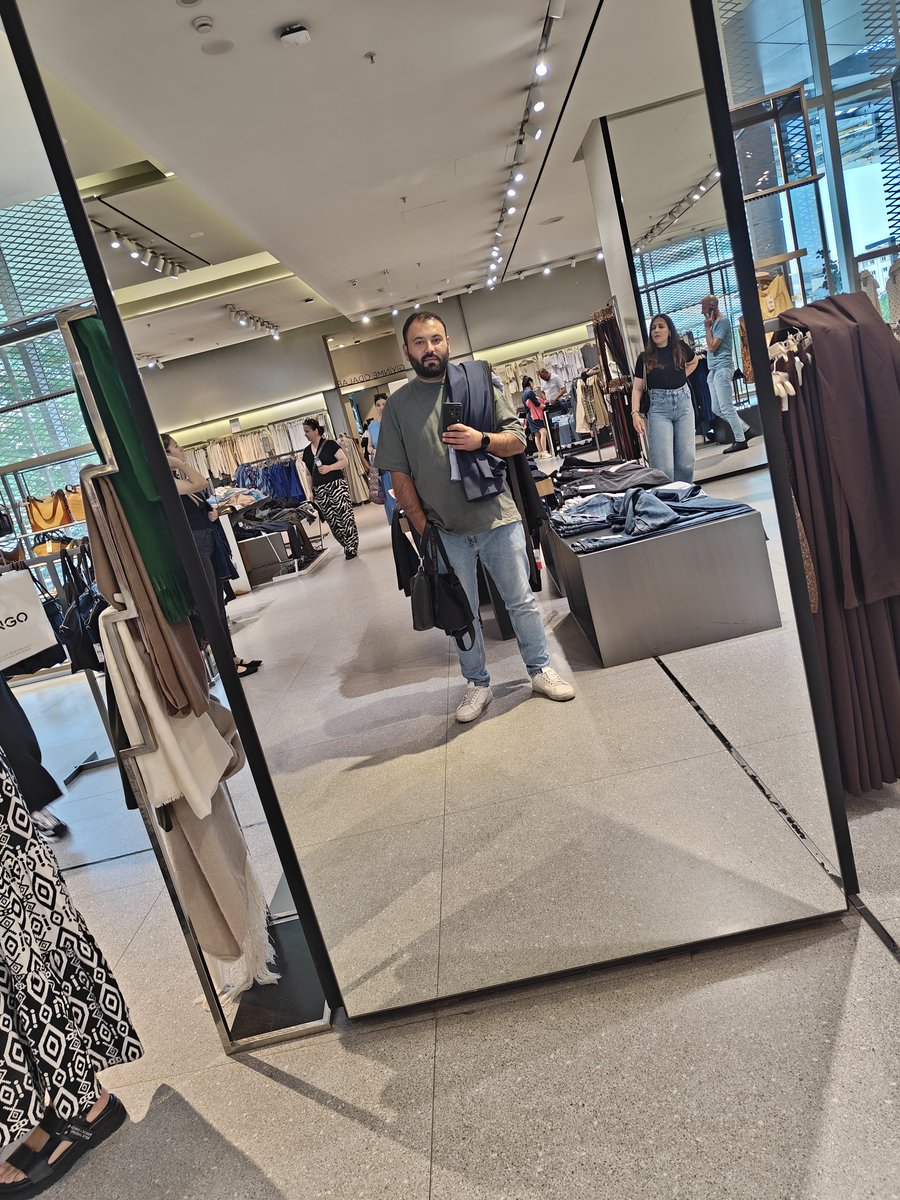 Abi olmak gardrop gibi takılmayı gerektirir.
#mango 
<a href="/merve__akpinar/">Merve</a>