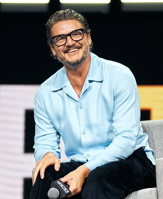 davidpladel's tweet photo. Este hombre mu€r€ en algunas series donde aparece.

Y sin embargo, es uno de los actores más queridos del planeta: Pedro Pascal.

Es imposible no encariñarse con sus personajes.

Aquí te dejo su historia, y por qué cada papel lo hizo más grande. https://t.co/D6DPxr4SB3