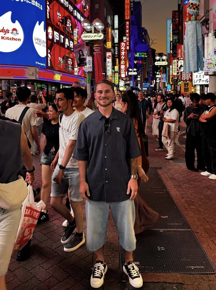 Alexis Mac Allister on his Instagram 📸

“Asian journey🇯🇵🇭🇰 🥢”