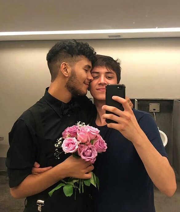 QuieroEstarAhi's tweet photo. No es modelo, pero debería serlo. 🧍♂️✨
#OrgulloVisible #gayselfie https://t.co/n4WL6Wc037
